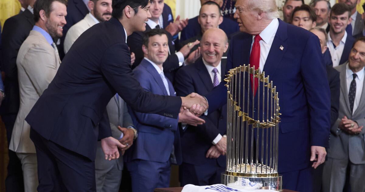 Vayan a visitar la Casa Blanca de Trump, Dodgers, pero defiendan a Los Ángeles mientras estén allí.