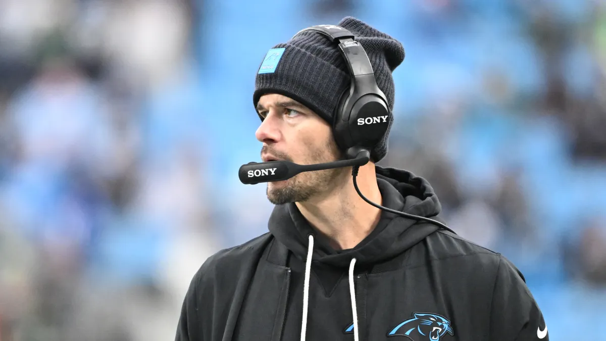 Citas de Dave Canales: el entrenador de los Panthers habla sobre el campo de entrenamiento de la NFL y los jugadores