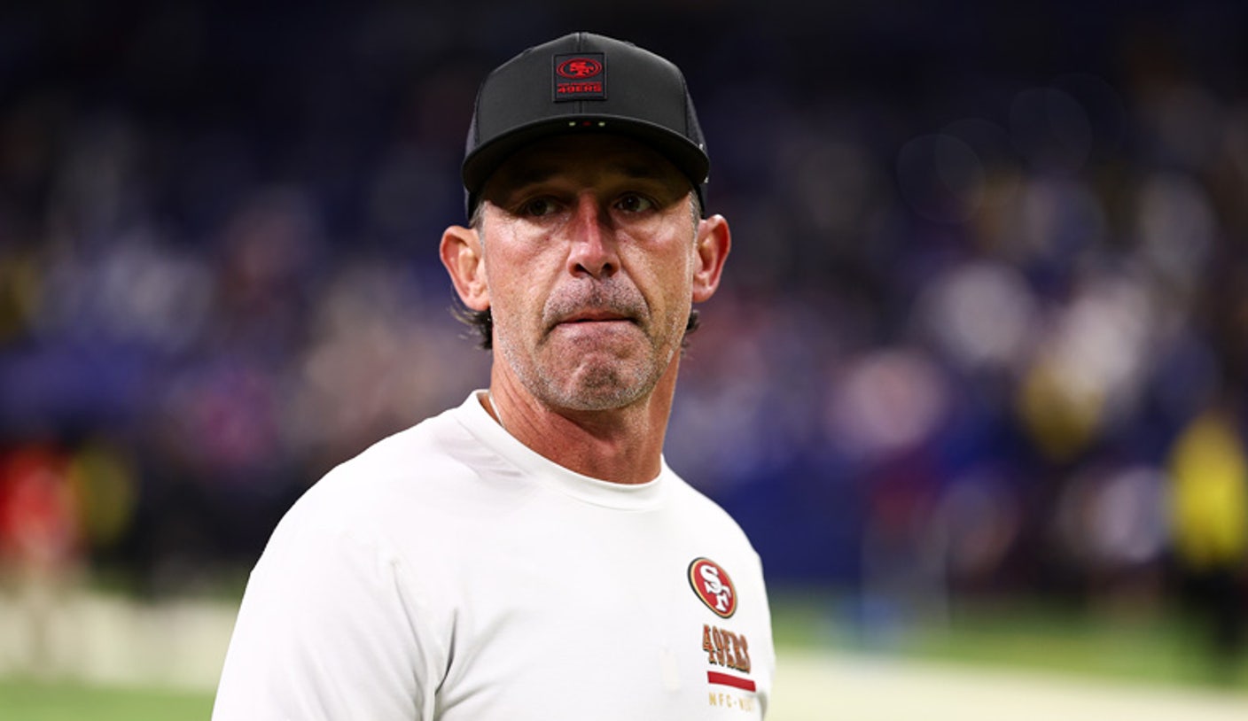 El entrenador de los 49ers, Kyle Shanahan, lesionado en un accidente automovilístico, limitado a abrir el campo de entrenamiento