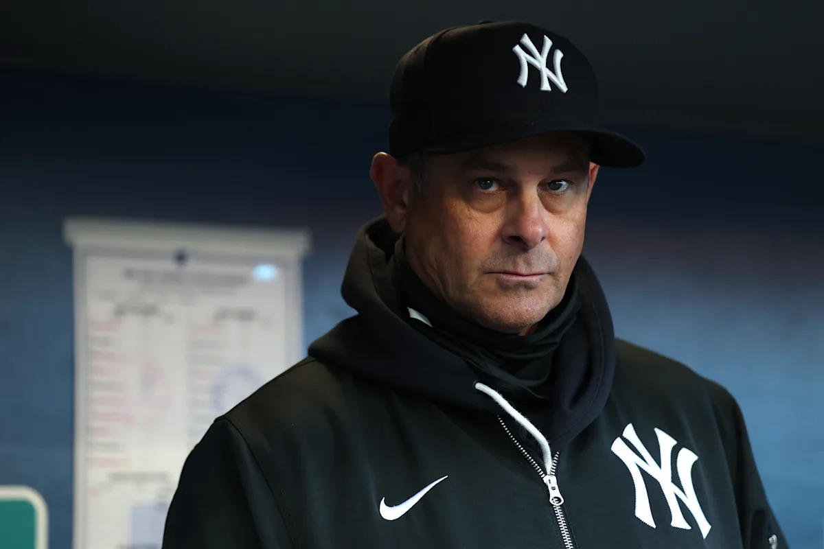 Los Yankees cuestionan correctamente 5 llamadas perdidas consecutivas en la derrota ante los Marineros; Aaron Boone y el árbitro Mike Estabrook intercambian palabras