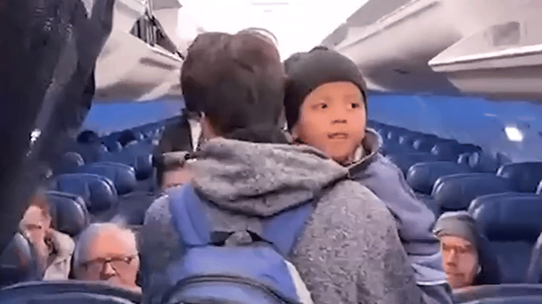 Liam Ramos, de 5 años, liberado de ICE, regresa a su casa en Minneapolis