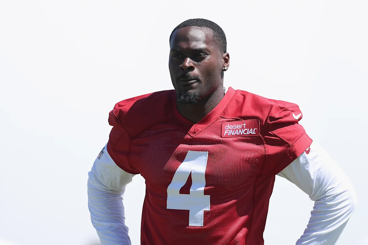 El OC de los Cardinals, Nathaniel Hackett, se niega a nombrar al novato Jeremiyah Love como RB titular cuando se abre el campo de entrenamiento