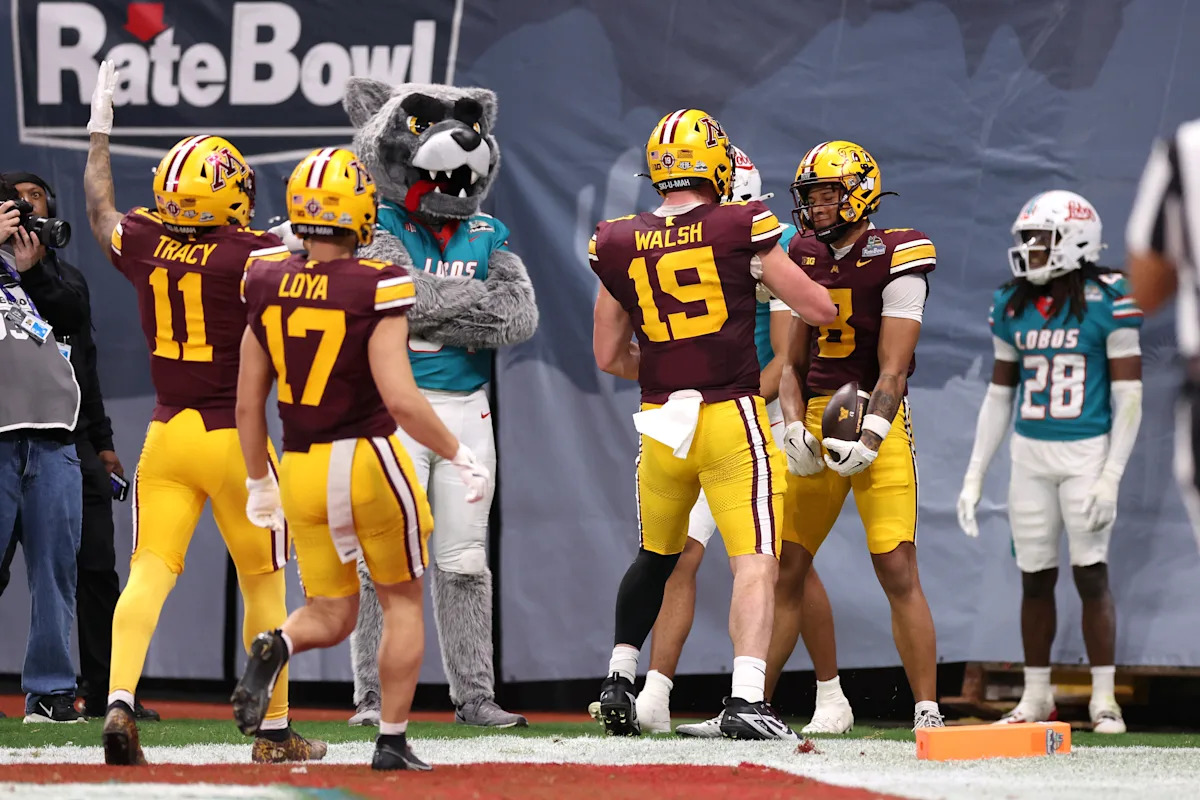 El segundo touchdown de Jalen Smith gana el Rate Bowl mientras Minnesota niega a Nuevo México su primera temporada de 10 victorias desde 1982