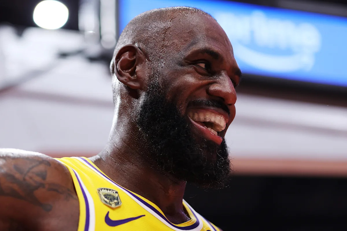 El acuerdo de LeBron James con los 76ers es una reunión de la escuela secundaria con el presidente de operaciones de baloncesto, Mike Gansey.