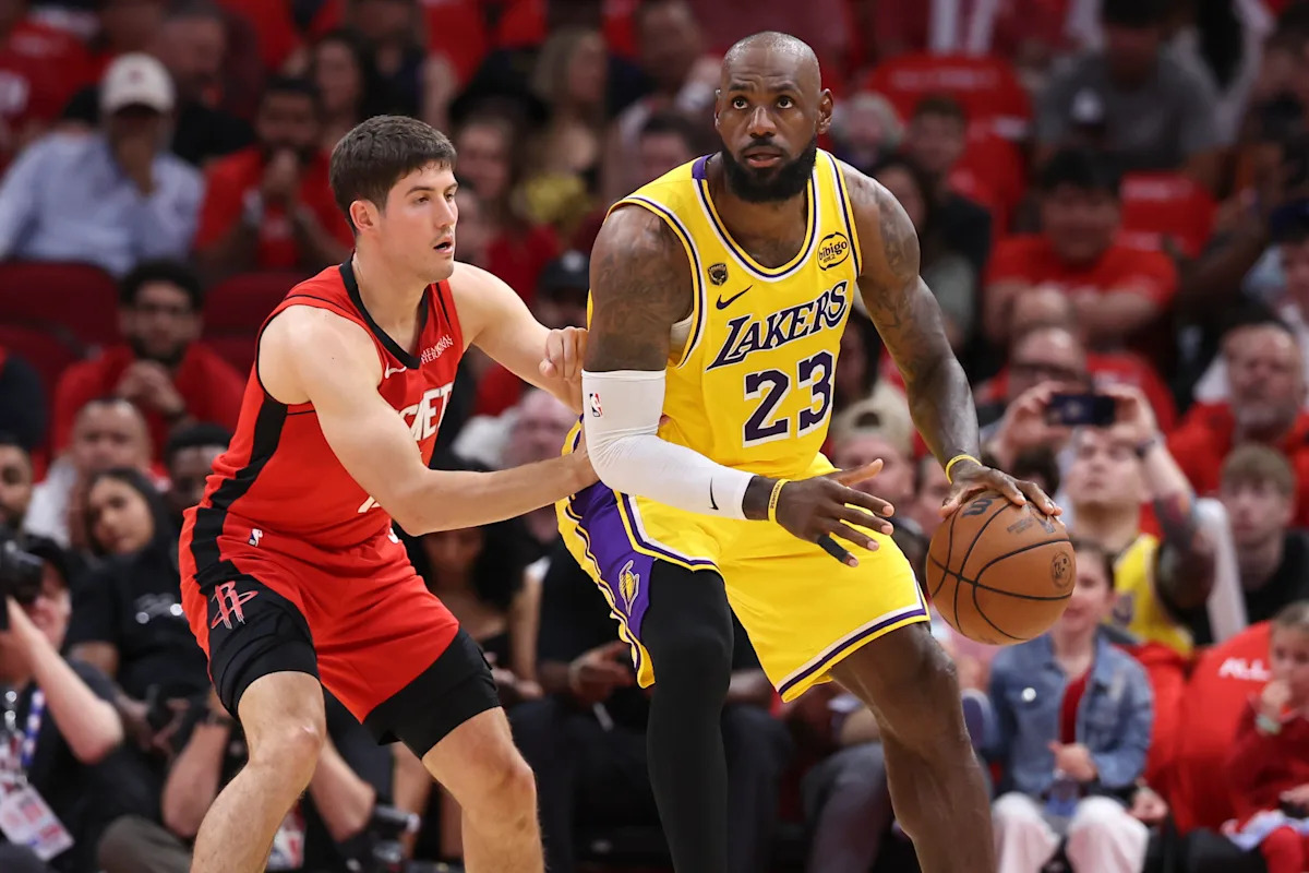 LeBron James realiza el tiro que empató el juego mientras los Rockets colapsan y los Lakers ganan el Juego 3 en tiempo extra