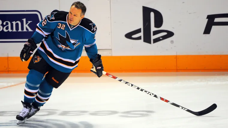2009-01-21T092716Z_1916523583_MT1USATODAY3623226_RTRMADP_3_NHL-VANCOUVER-CANUCKS-AT-SAN-JOSE-SHARKS.JPG.webp.webp