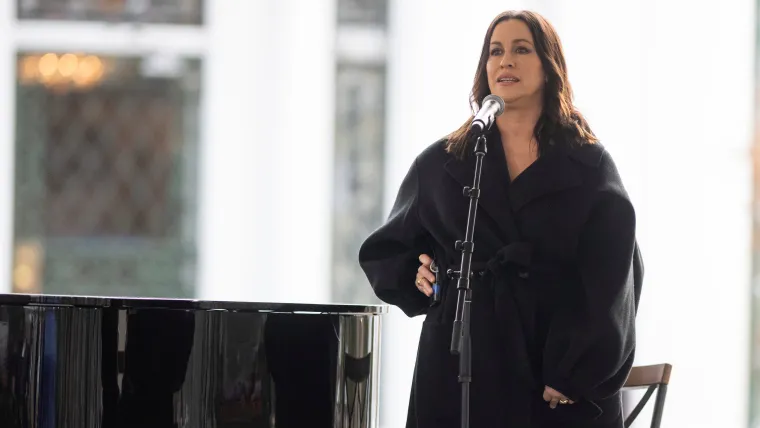 2023-01-22T192900Z_1135305320_MT1USATODAY19838912_RTRMADP_3_ALANIS-MORISSETTE-PERFORMS-HER-SONG-REST-DURING-THE.JPG.webp.webp