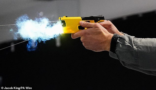 102315397-15118547-Hundreds_of_prison_officers_are_to_be_given_Tasers_pictured_file-a-56_1758411085635.jpg