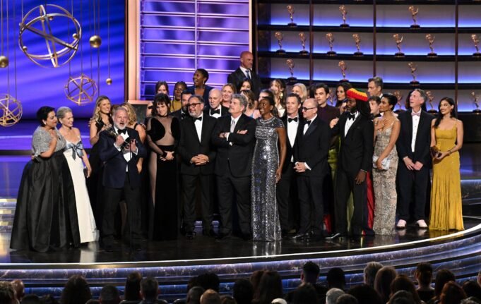 auto_awesome Translate from: English 4,288 / 5,000 Mejores y peores momentos de los Premios Emmy 2025