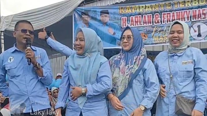 1758263162_6705186ed910f-calon-walikota-prabumulih-tuai-sensasi-pamerkan-4-istri-saat-kampanye_665_374.jpg