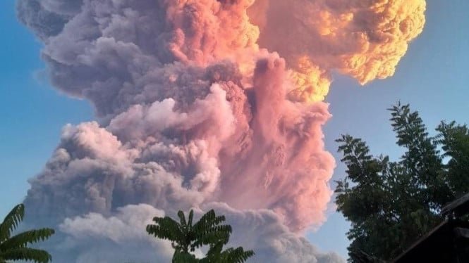 1758366228_685160f2c87ab-gunung-lewotobi-laki-laki-meletus-dahsyat-selasa-17-juni-2025-sore_665_374.jpg