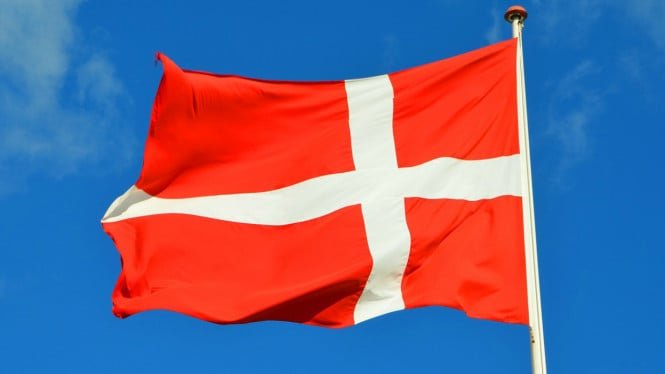 589854b8c3d95-ilustrasi-bendera-denmark_665_374.jpg