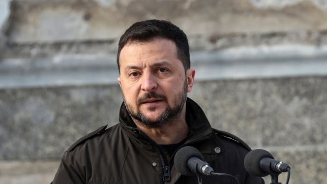 65e9005f1754c-viva-militer-presiden-ukraina-volodymyr-zelensky_665_374.jpg