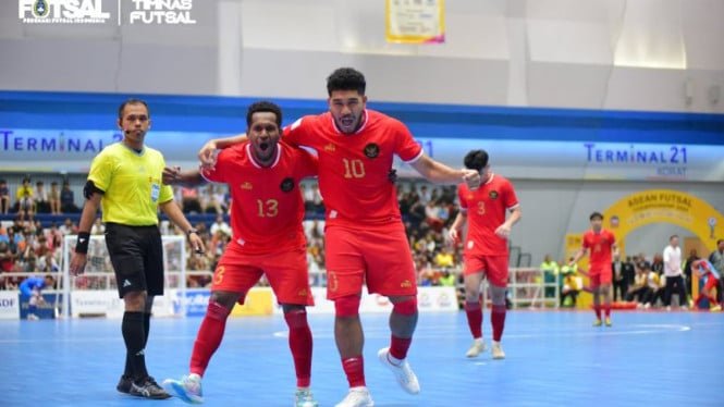 672ed24ec8b06-pemain-timnas-futsal-indonesia_665_374.jpg