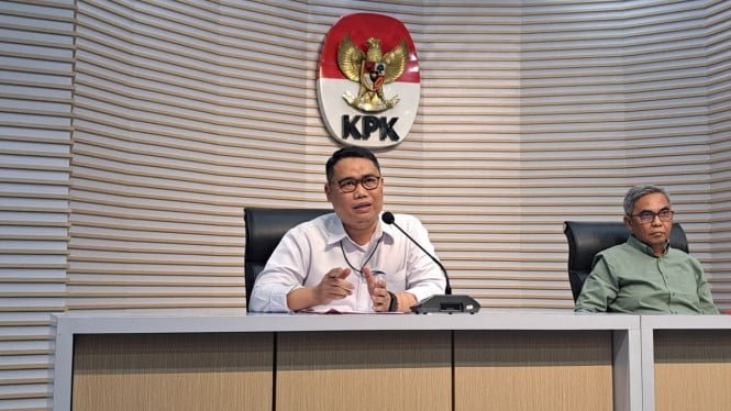 67d7956cd90ee-belum-cukup-bukti-jadi-tersangka-kpk-pulangkan-2-orang-yang-terkena-ott-di-oku-sumsel_665_374.jpg