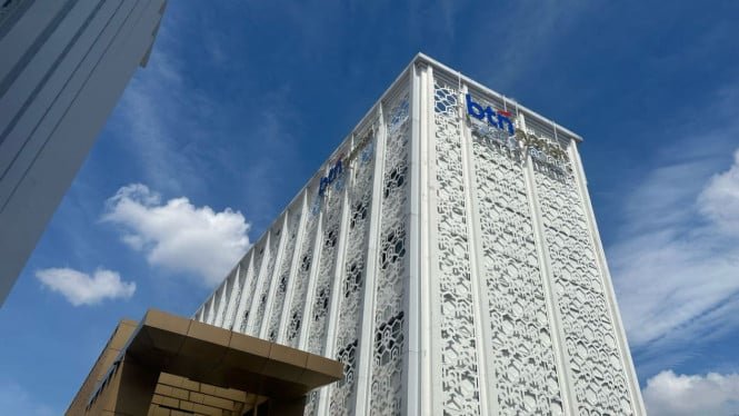 67e3c6e78d4c0-gedung-btn-syariah_665_374.jpg