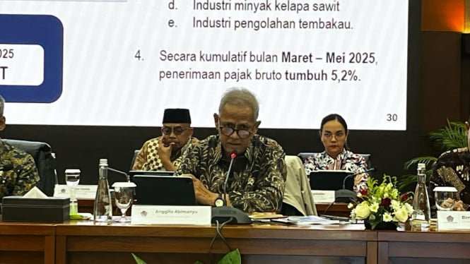 685217ce74f09-penerimaan-pajak-turun-10-13-persen-jadi-rp-683-26-triliun-hingga-mei-2025_665_374.jpg