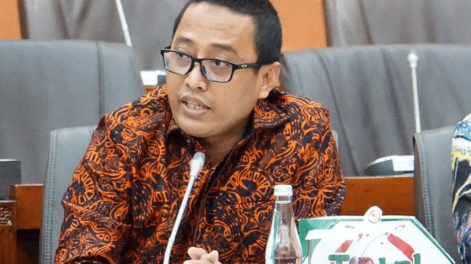 688796ac7ad89-anggota-komisi-vi-dpr-ri-ahmad-labib_665_374.jpg