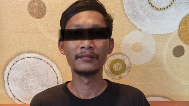 68ca8c1a27b1c-bima-permana-putra-tengah-pria-yang-disebut-kontras-hilang_665_374.jpg
