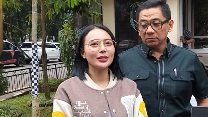 68cbb11b2b18e-wika-salim-tengah-dan-pengacara-kanan_665_374.jpg