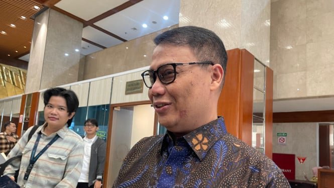 68cbb17a73ce0-politisi-pdip-ahmad-basarah-di-gedung-dpr-ri_665_374.jpg
