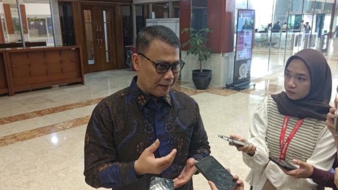 68cbb95474b93-politisi-pdip-ahmad-basarah-di-gedung-dpr-ri_665_374.jpg