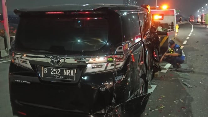 68cc2d11864fd-kecelakaan-6-mobil-beruntun-di-tol-kemayoran_665_374.jpg