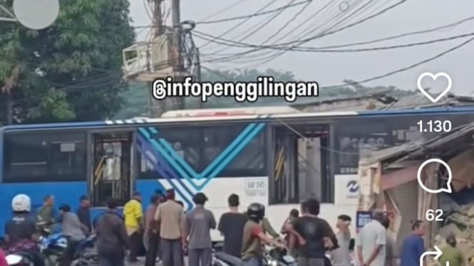 68ccd6e0c12a9-screenshoot-transjakarta-kecelakaan-di-cakung_665_374.jpg