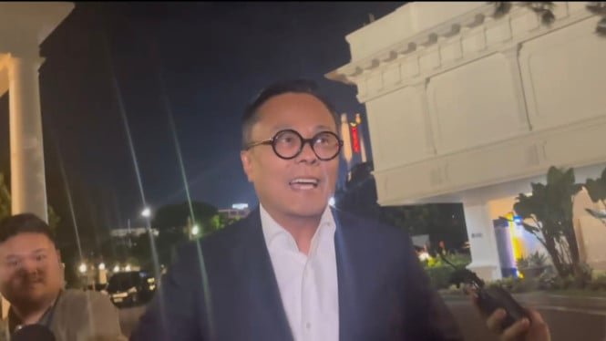 68cd5d757bc10-plt-menteri-bumn-dony-oskaria-di-kompleks-istana-kepresidenan_665_374.jpg