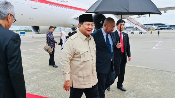68cdf7108b945-presiden-ri-prabowo-subianto-tiba-di-osaka-jepang_665_374.jpg