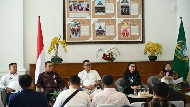 68ce434d01518-press-conference-dinas-pendidikan-pemprov-sumut_665_374.jpg