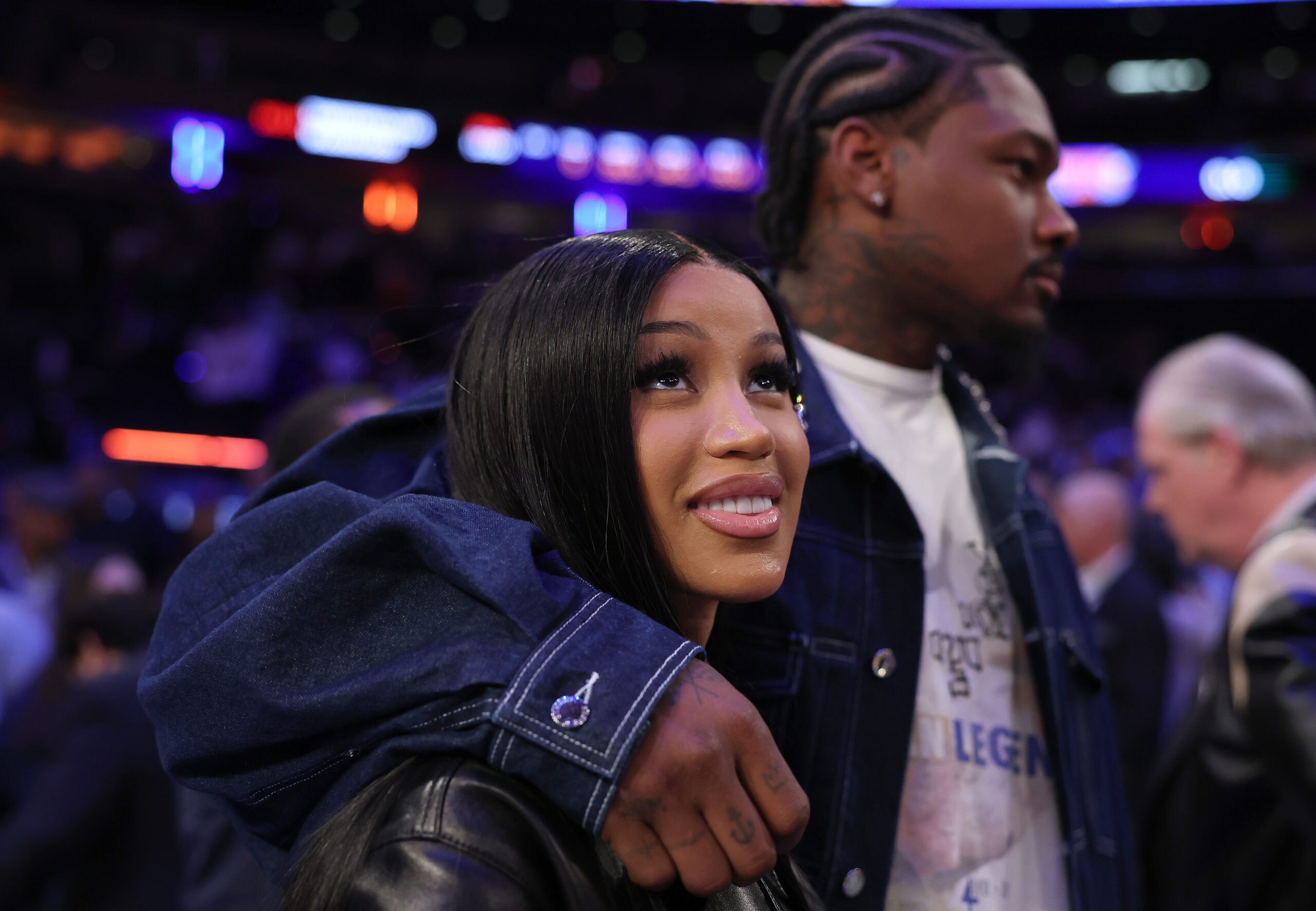 El rival de Cardi B dice que Stefon Diggs es “un hombre gay” que agredió sexualmente al ejecutivo de gestión deportiva