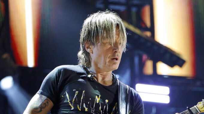 1001_keithurban_header.jpg
