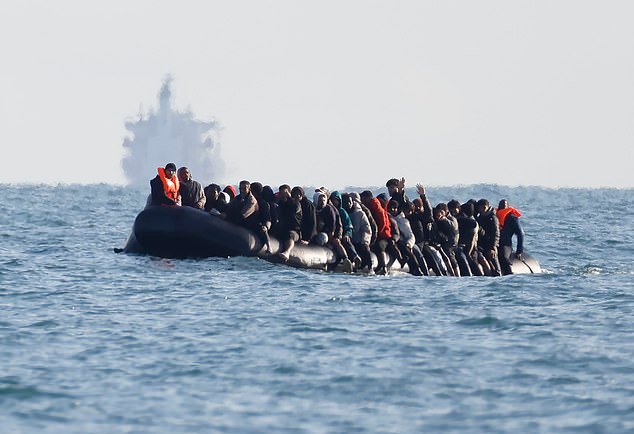102567729-15224829-Dozens_of_young_men_crossing_from_northern_France_by_dinghy_More-a-25_1761328381108.jpg