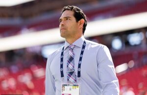 El ex mariscal de campo de la NFL Mark Sánchez apuñaló a Indianápolis, luchando por su vida en el hospital
