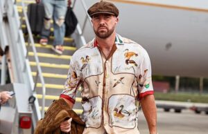 Travis Kelce Rocks Bizten Outfit en mi 36 cumpleaños cuando aterriza en Jacksonville para el último juego de Chiefs