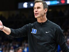 Jon Scheyer critica duramente al fiscal en relación con la tormenta legal de la UNC