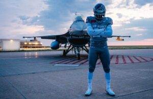 Hilo de la Fuerza Aérea Inspirado en los principales uniformes de la Semana de Fútbol 6 de la Universidad