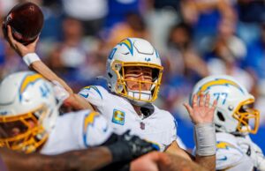 Los cargadores están tratando de proteger a Justin Herbert. ¿Se puede reparar el problema?