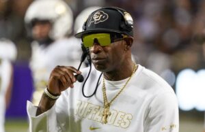 Deion Sanders de Colorado “duele loco” para ver a un médico