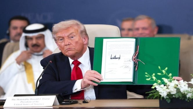 1760593231_68ee3187907c6-presiden-as-donald-trump-menandatangani-komitmen-perdamaian-di-gaza_665_374.jpg