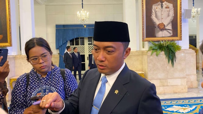 1760609068_68ca7d54e41e0-mensesneg-prasetyo-hadi-di-istana-negara-jakarta-pusat_665_374.jpg