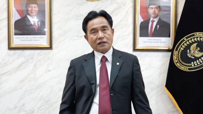 1760629531_68e7cb7d3a0d2-menteri-koordinator-bidang-hukum-ham-imigrasi-dan-pemasyarakatan-yusril-ihza_665_374.jpeg