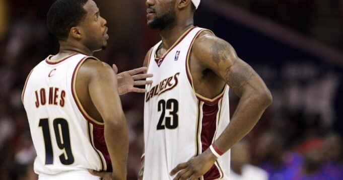1761331715_urlhttps3A2F2Fcalifornia-times-brightspot.s3.amazonaws.com2F822Fc92Ffef6ea7b4f389a4b47c36b05ab062Fpistons-cavaliers-basketball.JPEG