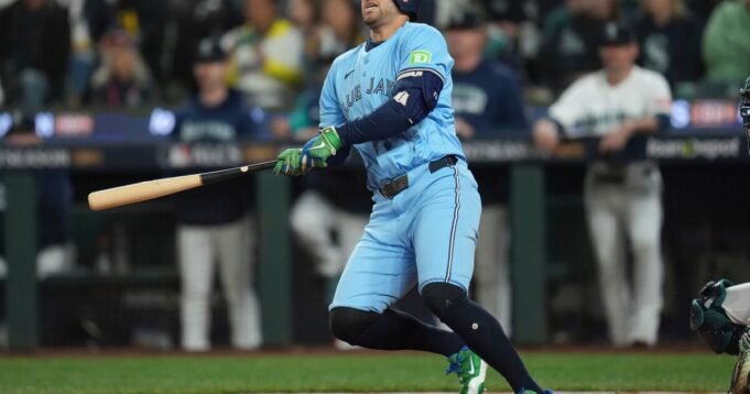 1761414749_urlhttps3A2F2Fcalifornia-times-brightspot.s3.amazonaws.com2F3e2Fda2Ffe3381384aa2bc2ab1ea8b8a3da02Falcs-blue-jays-mariners-baseball-41456.jpg