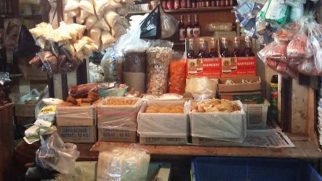 5788634052fbd-toko-sembako-di-pasar-minggu-jakarta-selatan_665_374.jpg