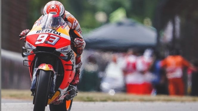 5d21e7b5c713d-pembalap-repsol-honda-marc-marquez-saat-turun-di-motogp-jerman_665_374.jpg