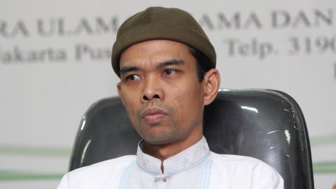 5d5d1f252b5e8-ustaz-abdul-somad-uas-kunjungi-mui_665_374.jpg