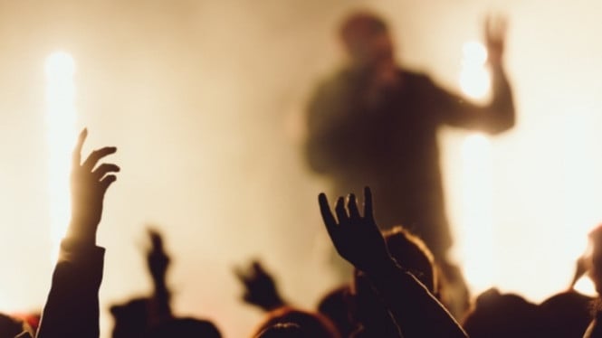 616d87e1c26a5-ilustrasi-konser-musik_665_374.jpg
