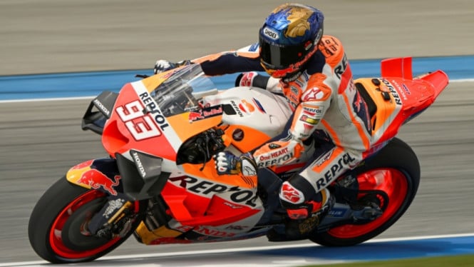 653cb9ef87caf-pembalap-repsol-honda-marc-marquez_665_374.jpg